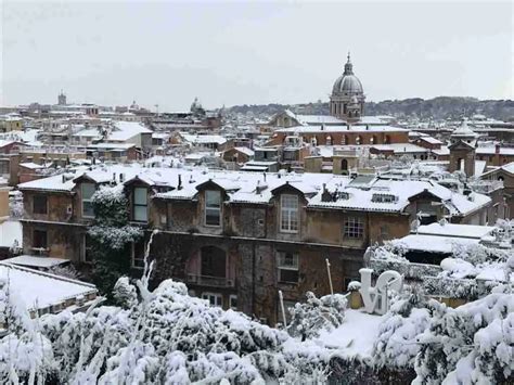roma sotto la neve